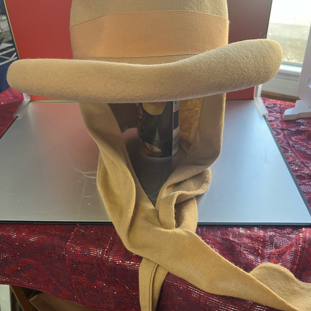 Vintage Women’s Fedora by Betmar - Picture 4 of 9